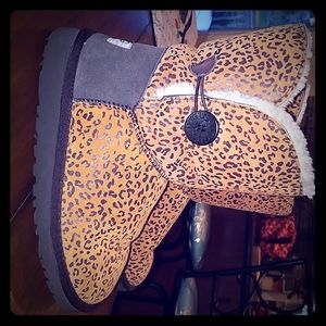 Women's Ugg Boots, Size 8